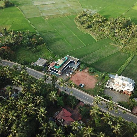 Paddyfield Inn Mananthavady Exteriör bild