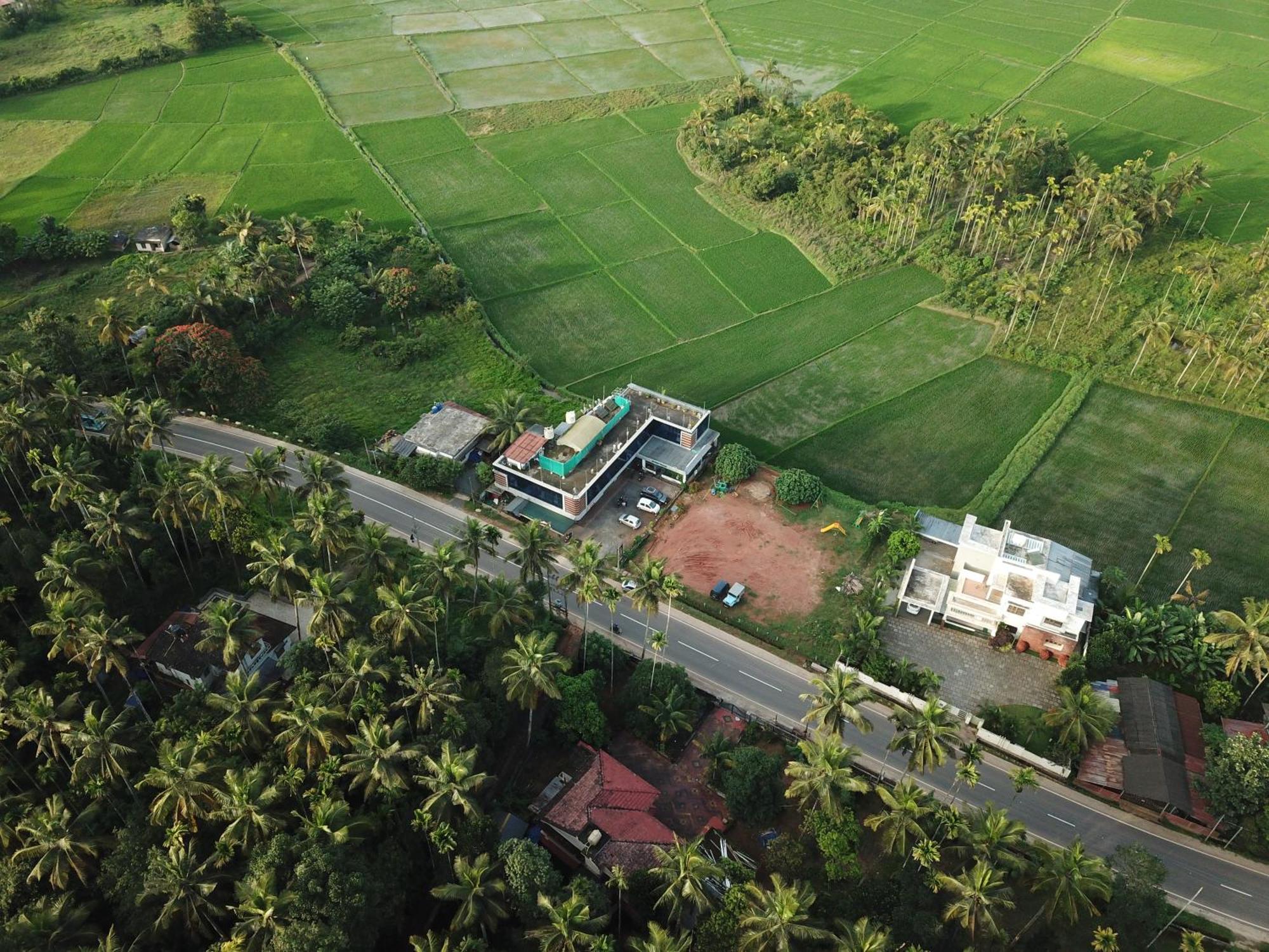 Paddyfield Inn Mananthavady Exteriör bild