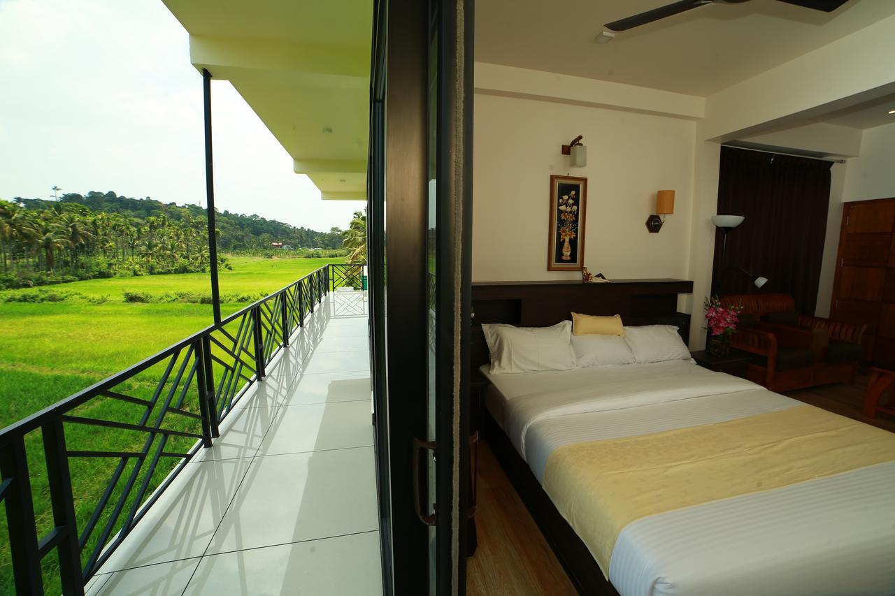 Paddyfield Inn Mananthavady Exteriör bild